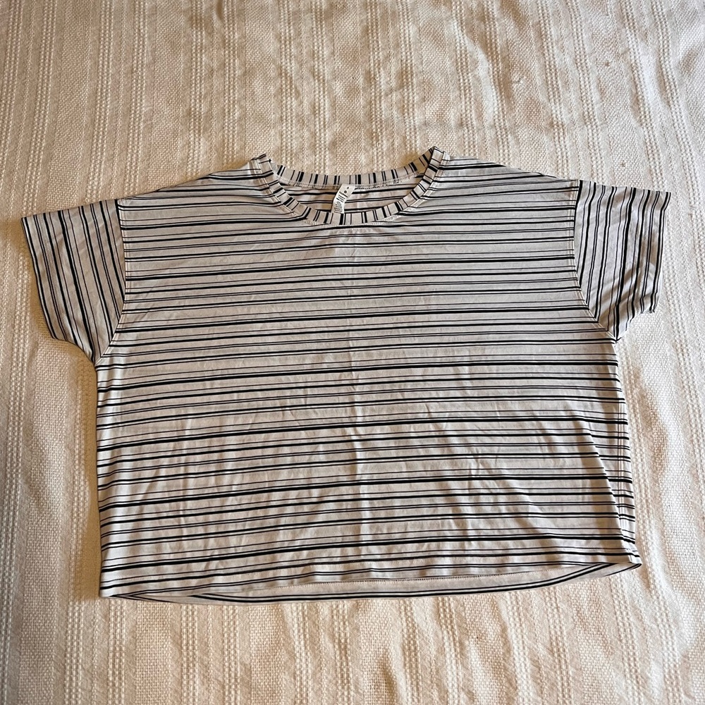 Lululemon Cates Tee Size 8 Black and White Stripe EUC